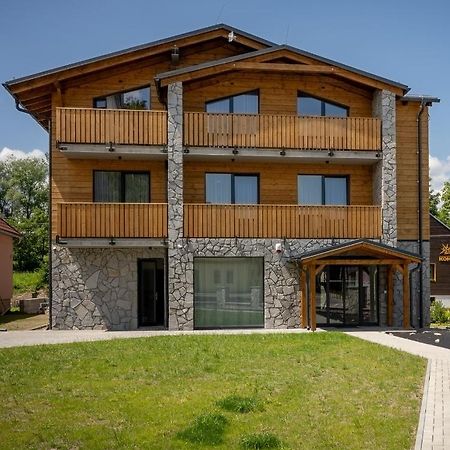 Hotel Berg Liptov à Liptovský Mikuláš Extérieur photo