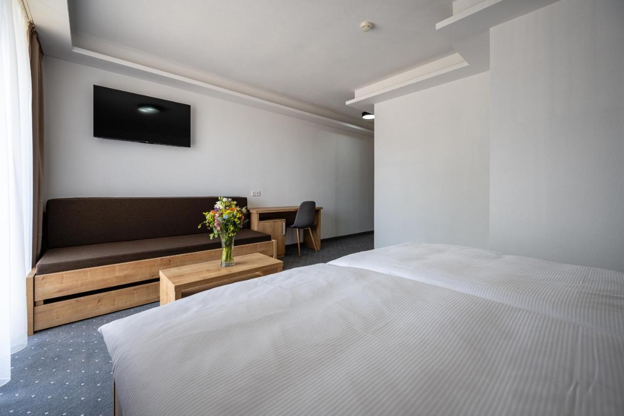 Hotel Berg Liptov à Liptovský Mikuláš Extérieur photo