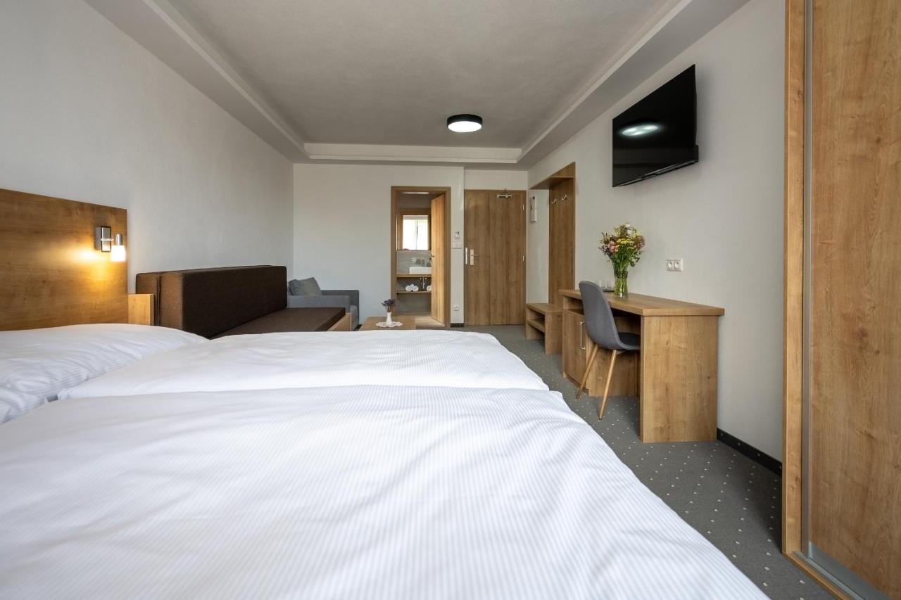 Hotel Berg Liptov à Liptovský Mikuláš Extérieur photo