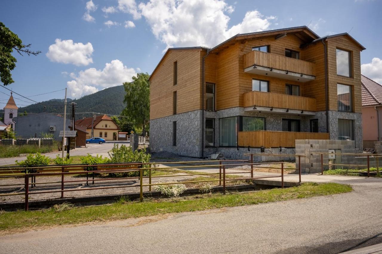 Hotel Berg Liptov à Liptovský Mikuláš Extérieur photo
