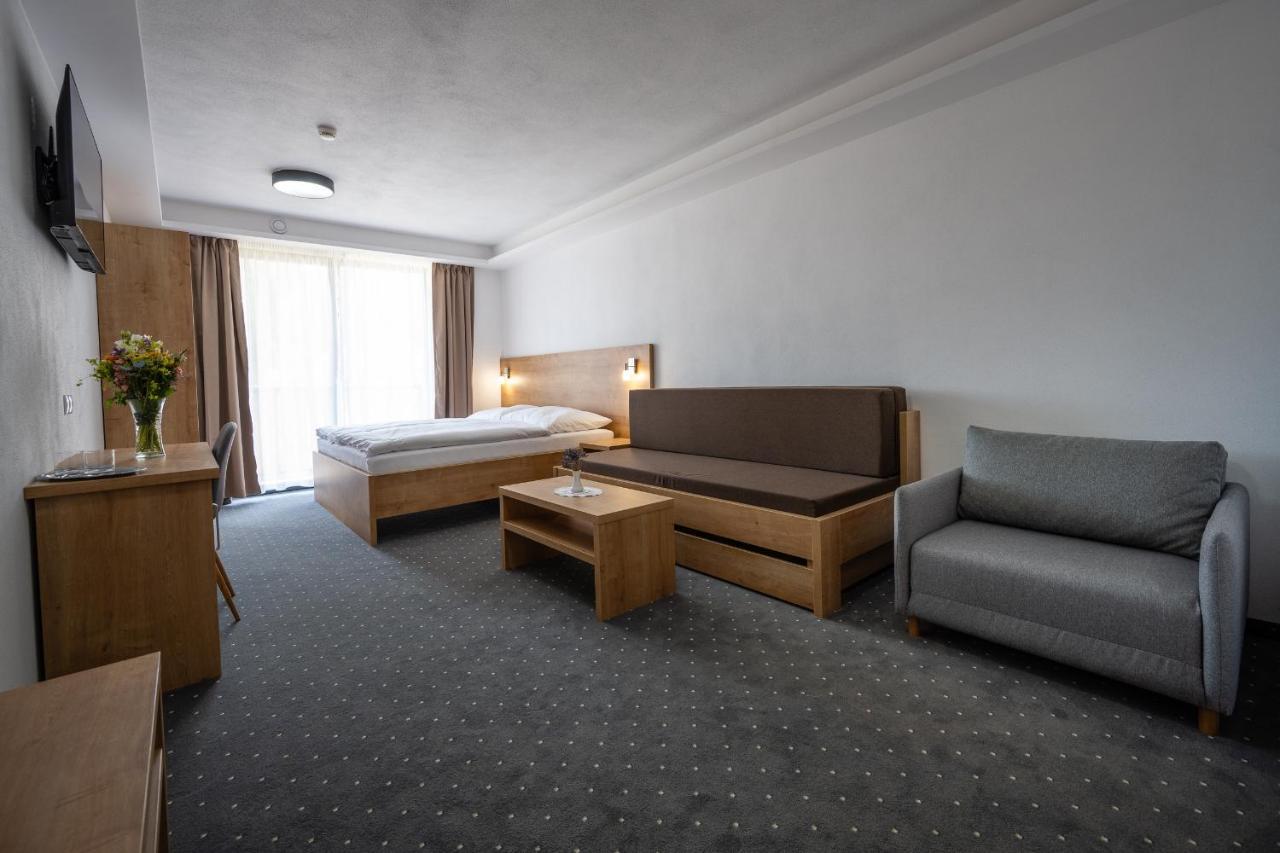 Hotel Berg Liptov à Liptovský Mikuláš Extérieur photo