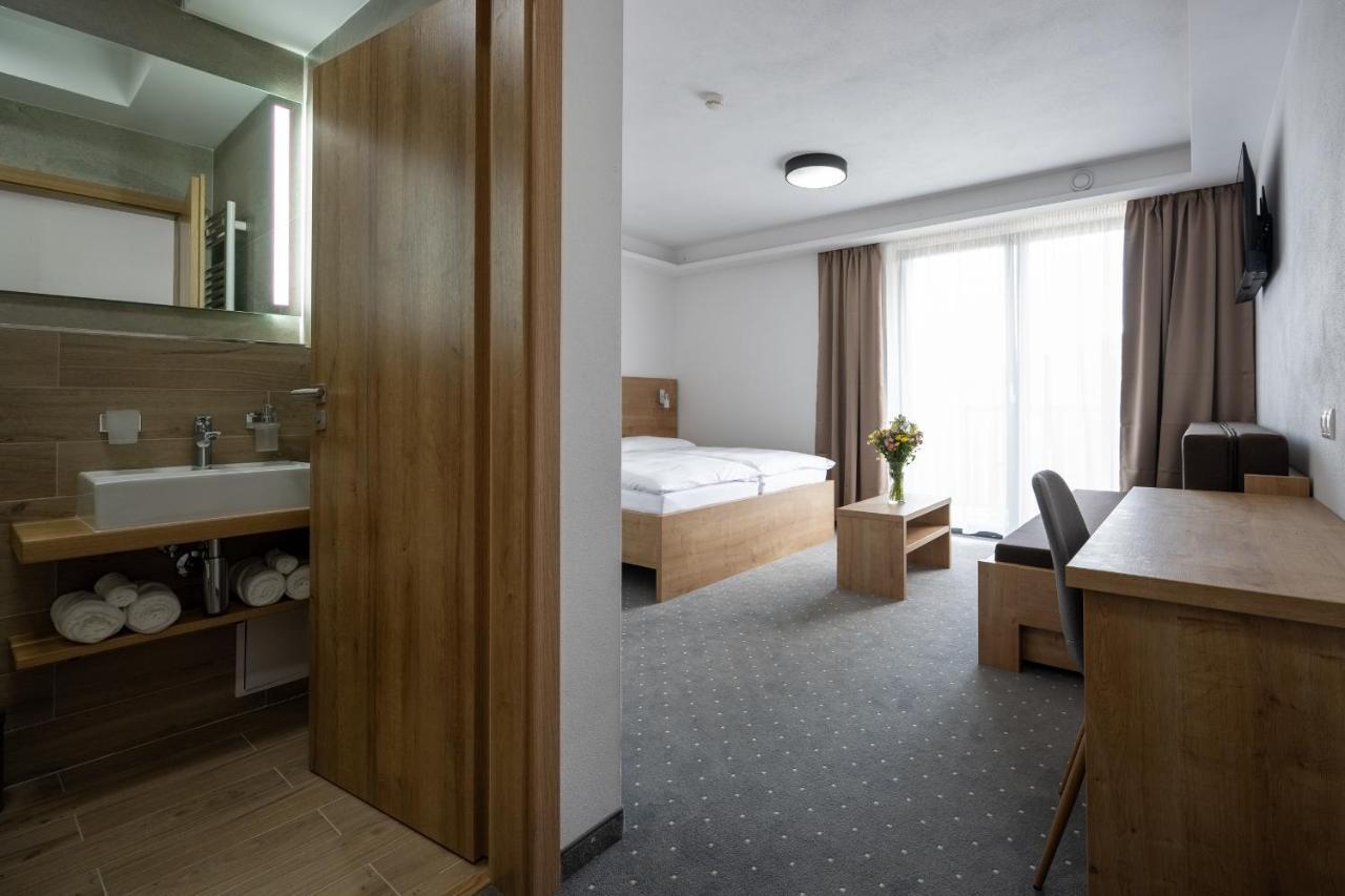 Hotel Berg Liptov à Liptovský Mikuláš Extérieur photo