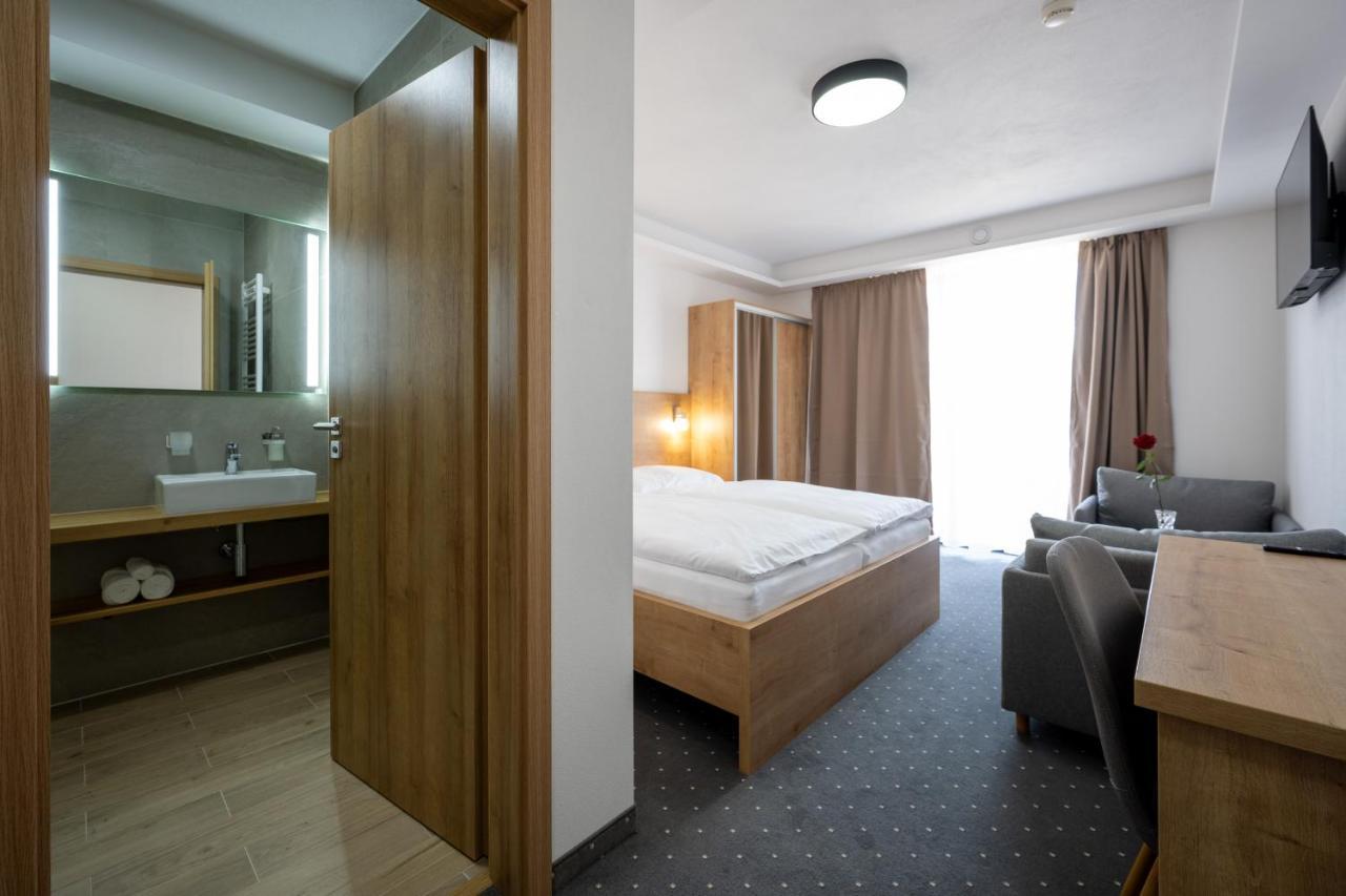 Hotel Berg Liptov à Liptovský Mikuláš Extérieur photo