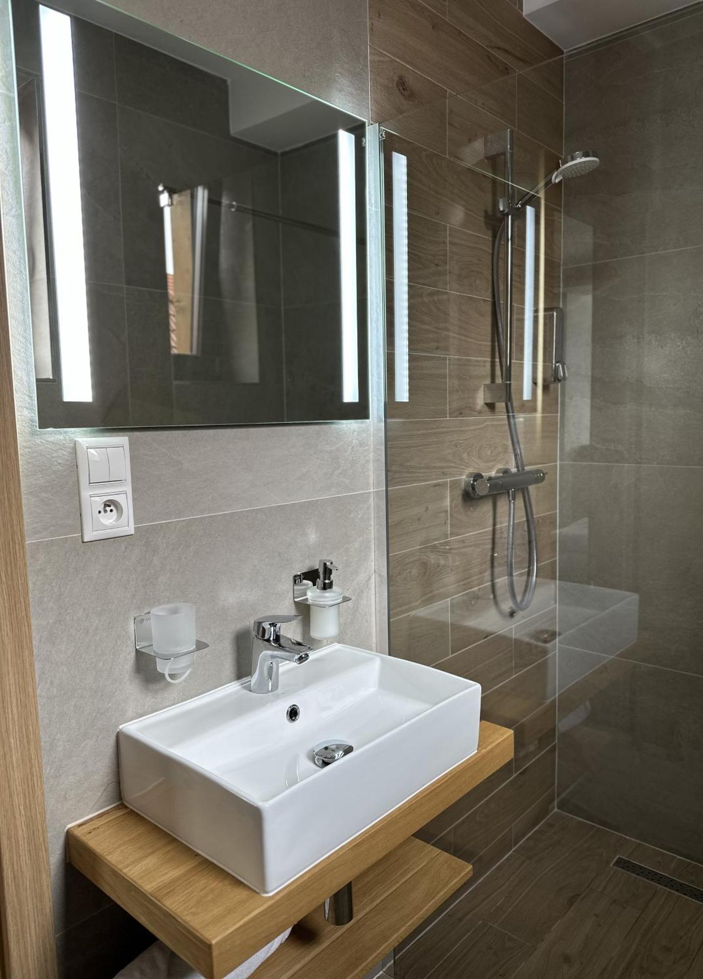 Hotel Berg Liptov à Liptovský Mikuláš Extérieur photo