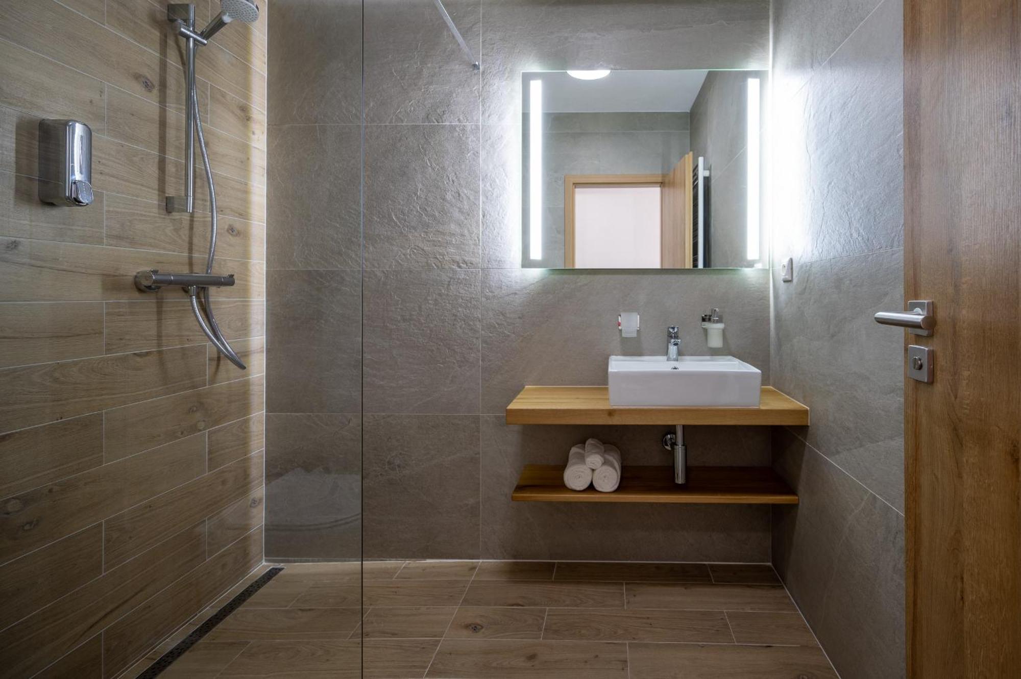 Hotel Berg Liptov à Liptovský Mikuláš Extérieur photo
