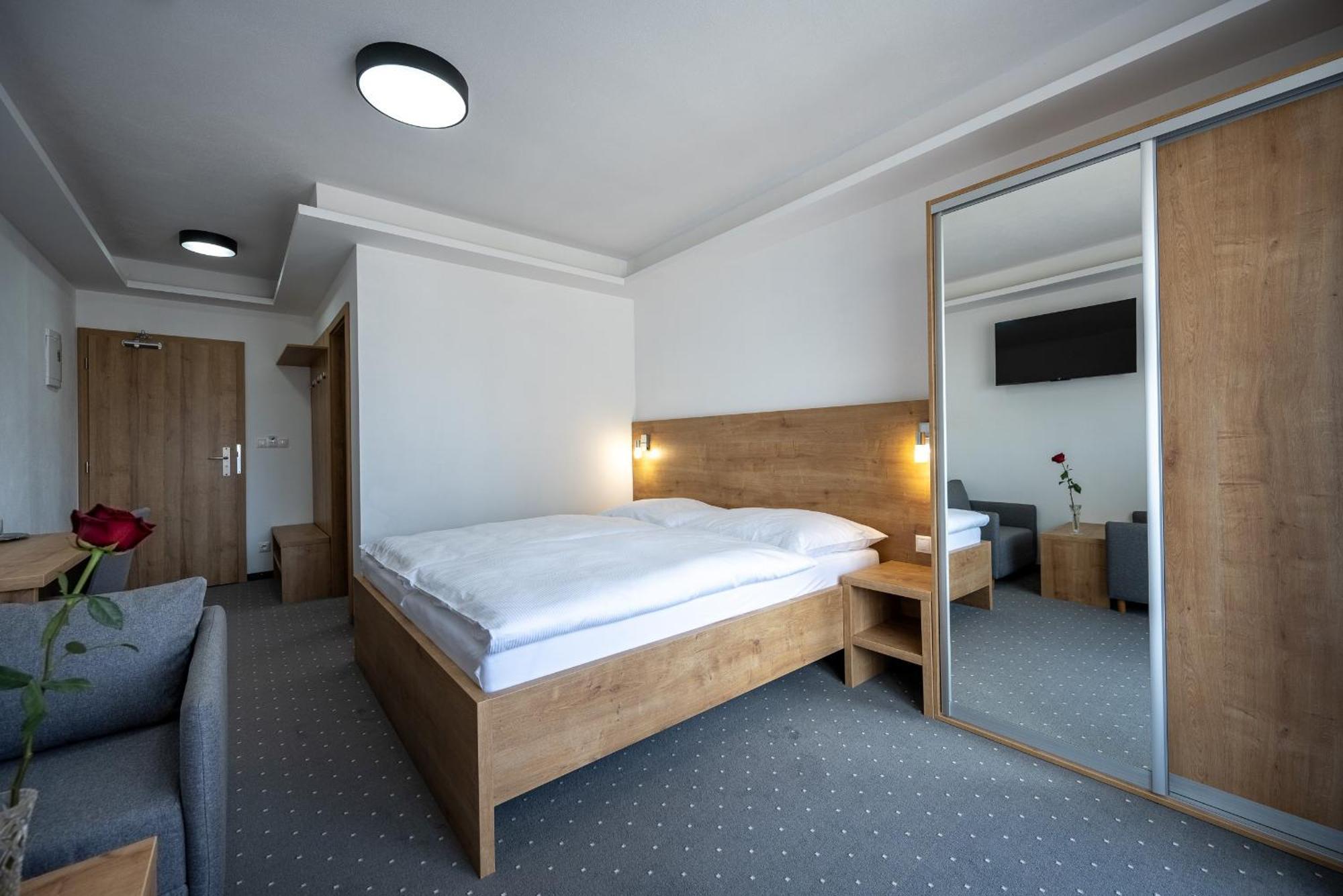 Hotel Berg Liptov à Liptovský Mikuláš Extérieur photo