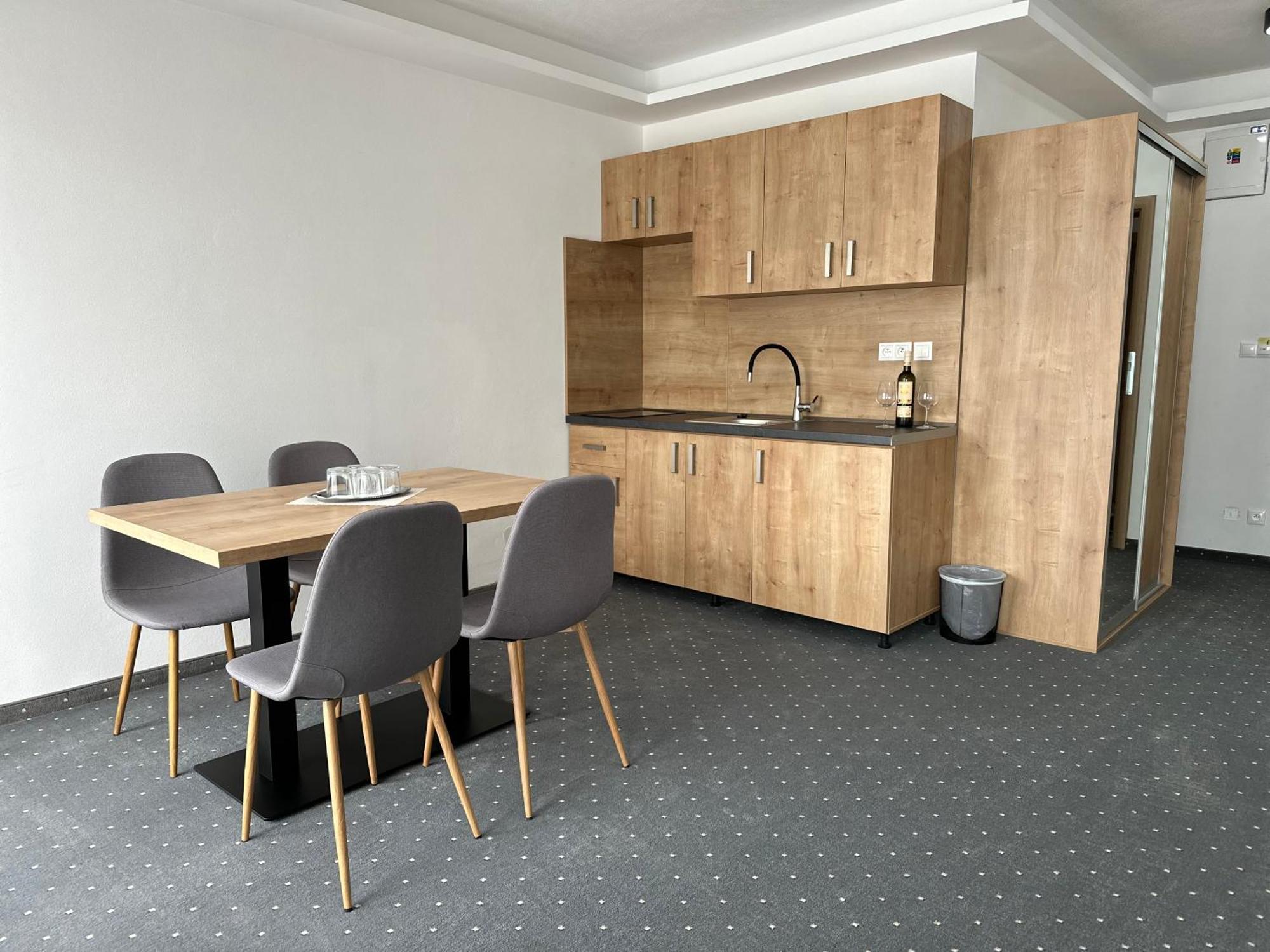 Hotel Berg Liptov à Liptovský Mikuláš Extérieur photo