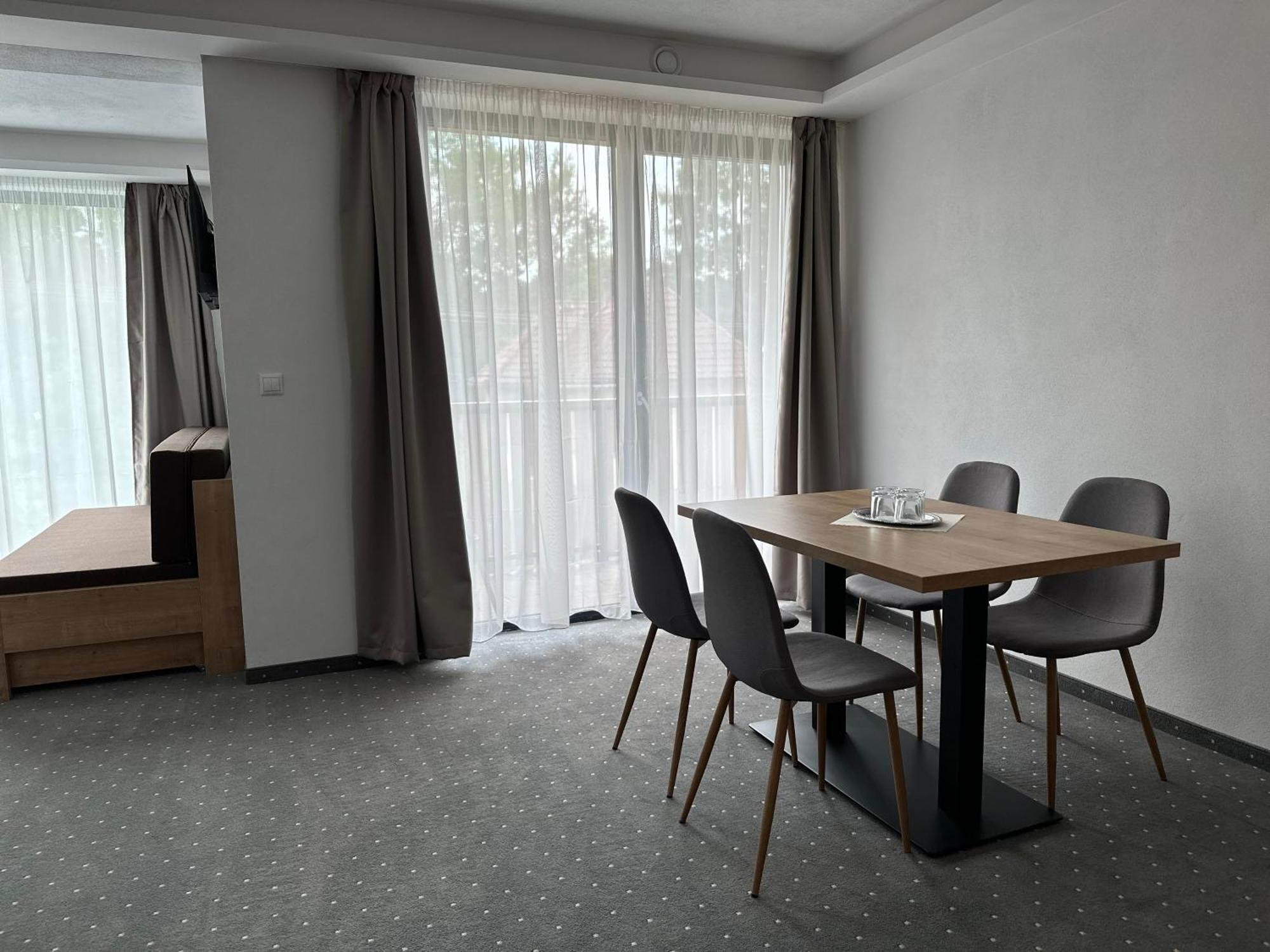 Hotel Berg Liptov à Liptovský Mikuláš Extérieur photo
